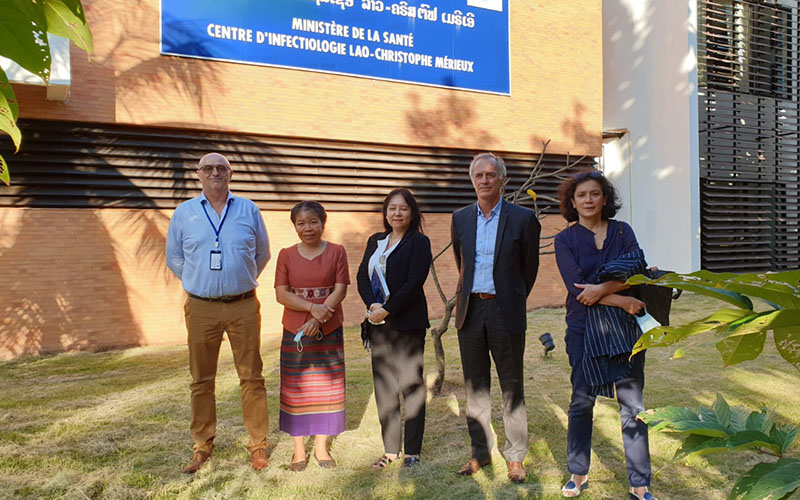 Le Centre d'Infectiologie Lao Christophe Mérieux reçoit la visite de l'ambassadrice de France au Lao PDR