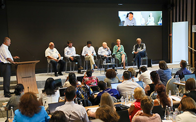 Les participants au cours lors des panels de discussion