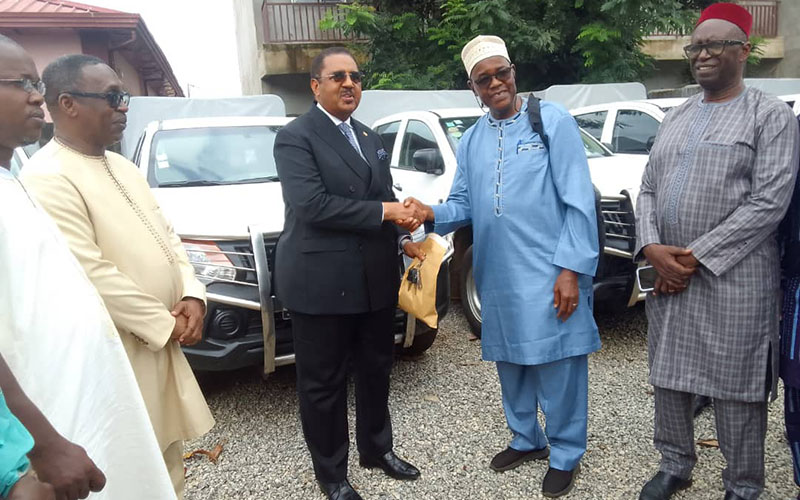 From left to right: Dr. Mandiou Diakité, National Director of Laboratories, Dr. Mamadou Pathé Diallo, Minister of Health and Public Hygiene and Dr. Sidiki Diakité, Guinea Representative for the Mérieux Foundation - Photo credits: Ministry of Health and Public Hygiene of Guinea