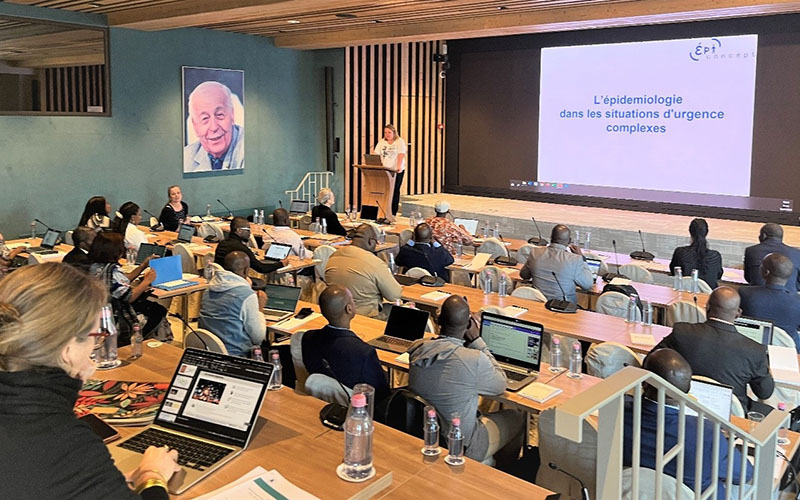 Les participants pendant le 1ère cours avancé sur l’épidémiologie dans les situations d’urgence complexes en mars 2023