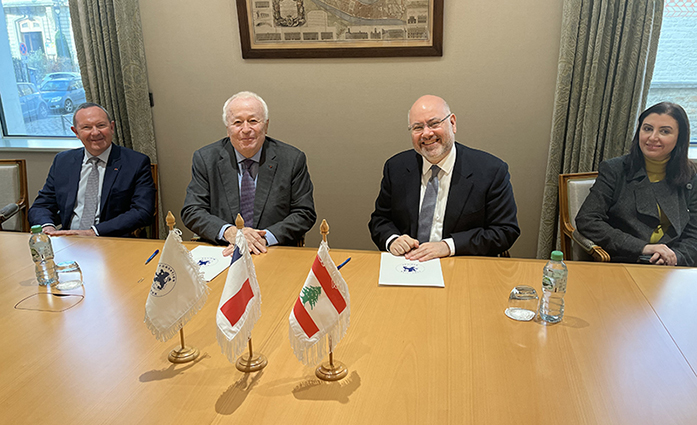 From left to right : Jean-Pierre Bosser, Director General of the Mérieux Foundation, Alain Mérieux, President of the Mérieux Foundation, Dr. Firas Abiad, Lebanon's Minister of Public Health, Dr. Nadeen Hilal, senior consultant in internal medicine and rheumatology at the Lebanon's Ministry of Public Health