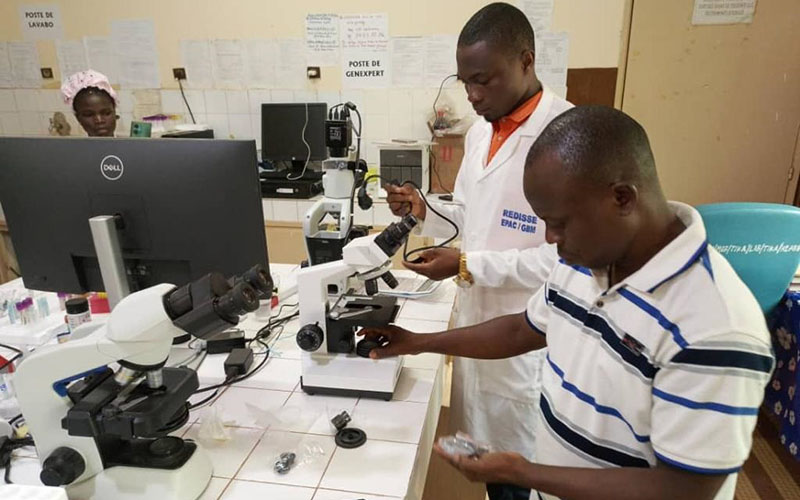 Formation à l'entretien des microscopes et spectromètres au Bénin