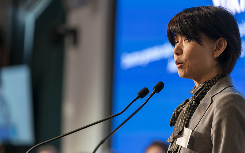 Zoom in on Yukiko Nakatani, at the lectern microphone.